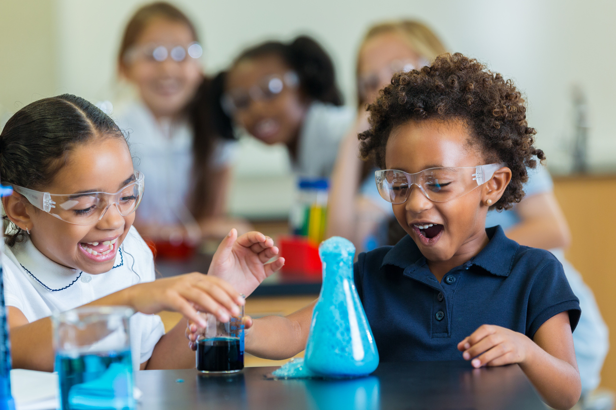 ed kids during science summer camp